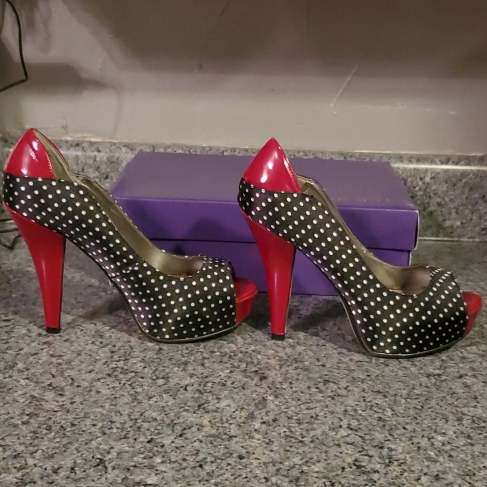 Madden Girl size 7 peep toe heels